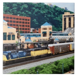 Pittsburgh PA - Zug fährt an Station Square vorbei Fliese