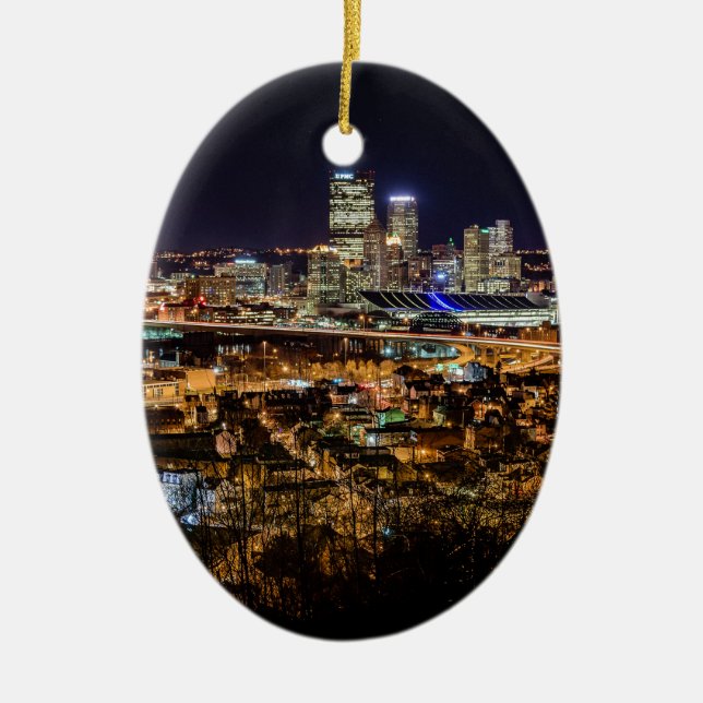 Pittsburgh-Skyline nachts Keramik Ornament (Vorne)