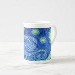 PixDezines van gogh sternige Nacht/st. Remy Prozellantasse<br><div class="desc">Van Goghs berühmtes Gemälde "The Starry Night". In den 1880er Jahren, als er während seines bleibe am Asyl von Saint Remy bemalt wurde, stellte van Gogh die sanften Hügel und Zypressen dar, die er aus seinem Fenster sah. Digitale Verstärkung durch PixDezines. Copyright © 2008-2016 PixDezines.com™ und PixDezines™ auf zazzle.com. Alle...</div>