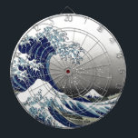 PixDezines Vintag, Great Wave, Hokusai 葛 飾 北 斎 の 神 Dartscheibe<br><div class="desc">Pix Dezinves Vintag von japanischer Kunst. Die Große Welle von Kanagawa ist eine der weltweit am meisten gesehenen.  Der Künstler,  Hokusai,  1832 (Edo-Periode).   Darstellung Okinami als die großen Wellen,  NICHT Tsunami.
 
ABl. Alle Rechte vorbehalten.</div>