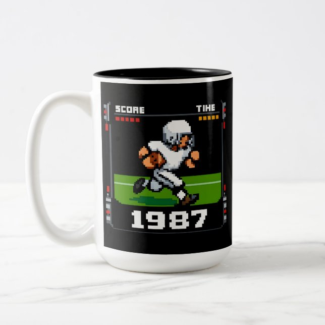 Pixel Gridiron Hero Zweifarbige Tasse (Links)