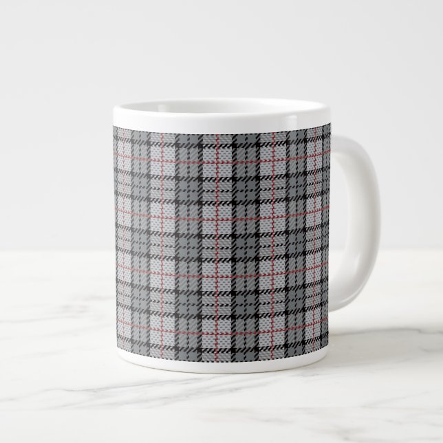 Pixel Kariert in Grau mit rotem Streifen Jumbo-Tasse (Vorderseite Rechts)