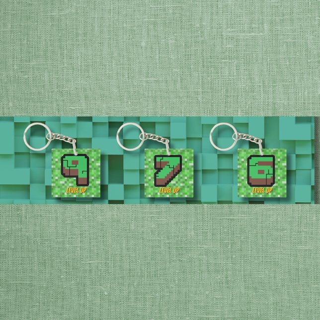 Pixeliger grüner Gebäude-Level-9 Schlüsselanhänger (Von Creator hochgeladen)