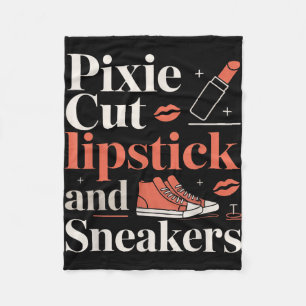 Pixie-Schnitt Lippenstift und Sneaker Kurzhaarfris Fleecedecke