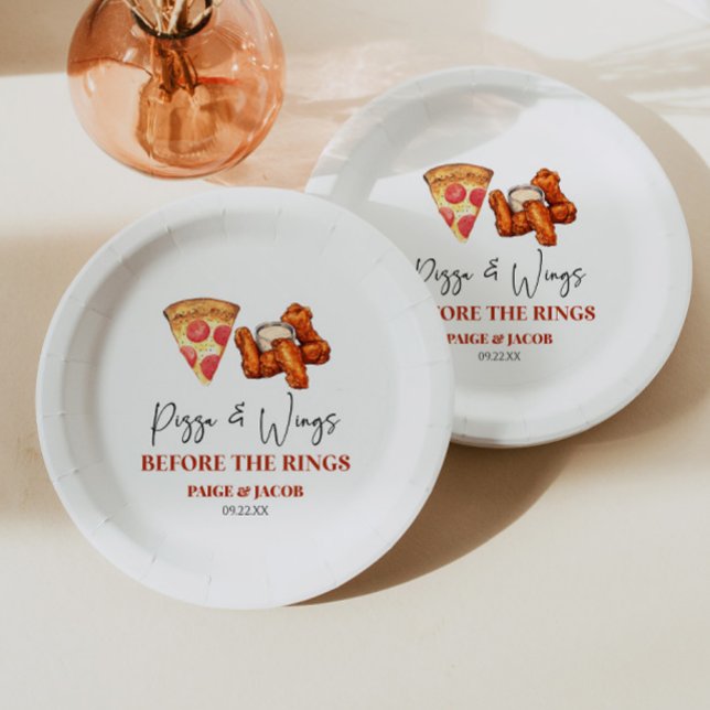 Pizza und Wings vor dem Probedinner der Wings Pappteller (Von Creator hochgeladen)