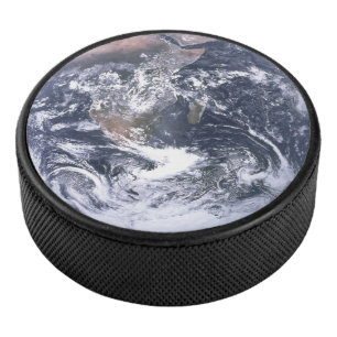 Planet Erde aus dem Weltraum Eishockey Puck