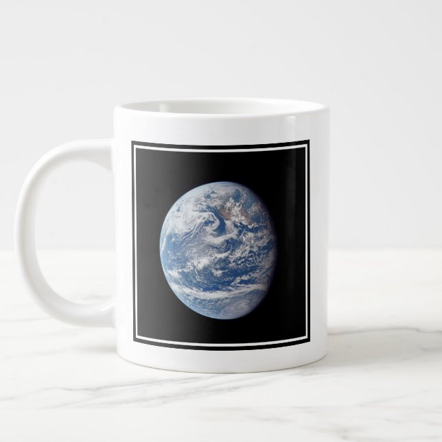 Planet Erde von der Apollo 11 Crew genommen. Jumbo-Tasse (Links)