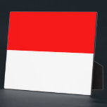 Plaque mit Flagge Indonesiens Fotoplatte<br><div class="desc">Feiern Sie nationalen Stolz mit dieser wunderschön gestalteten Plakette mit der Flagge Indonesiens! Diese elegante Plakette vereint die kühne Einfachheit der indonesischen Fahne und ist somit ein ideales Stück, um den Patriotismus auf der Zuhause, im Büro oder bei öffentlichen Veranstaltungen zu präsentieren. Mit seinem klaren und auffallenden Farbschema in Rot...</div>