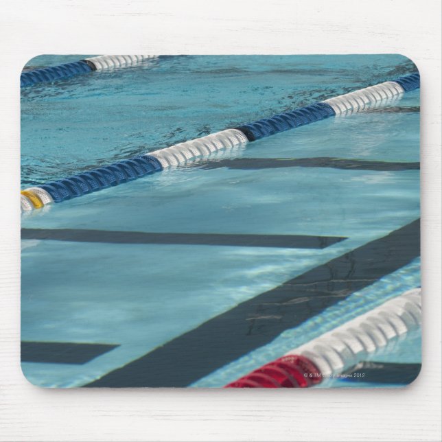 Plastiktrennzeichen in einer Swimmingpoolschaffung Mousepad (Vorne)