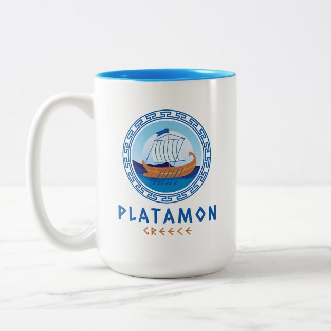 Platamon, Griechenland, griechisches Schiffsdesign Zweifarbige Tasse (Links)
