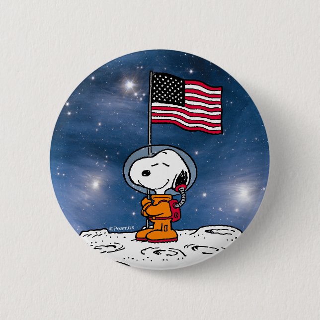 PLATZ | Snoopy mit Flaggenastronaut Button (Vorderseite)