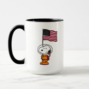 PLATZ   Snoopy mit Flaggenastronaut Tasse