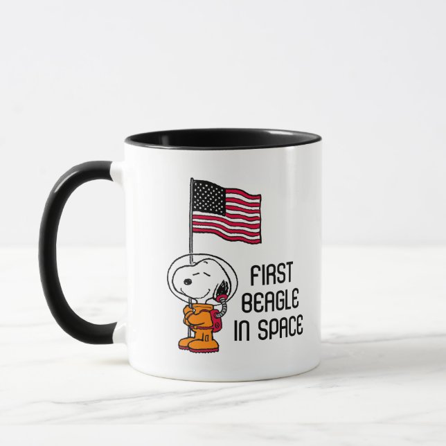 PLATZ | Snoopy mit Flaggenastronaut Tasse (Links)