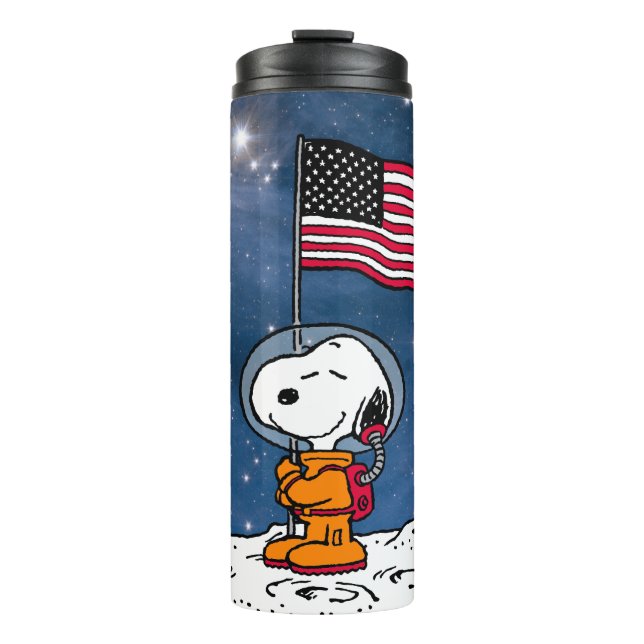 PLATZ | Snoopy mit Flaggenastronaut Thermosbecher (Vorderseite)