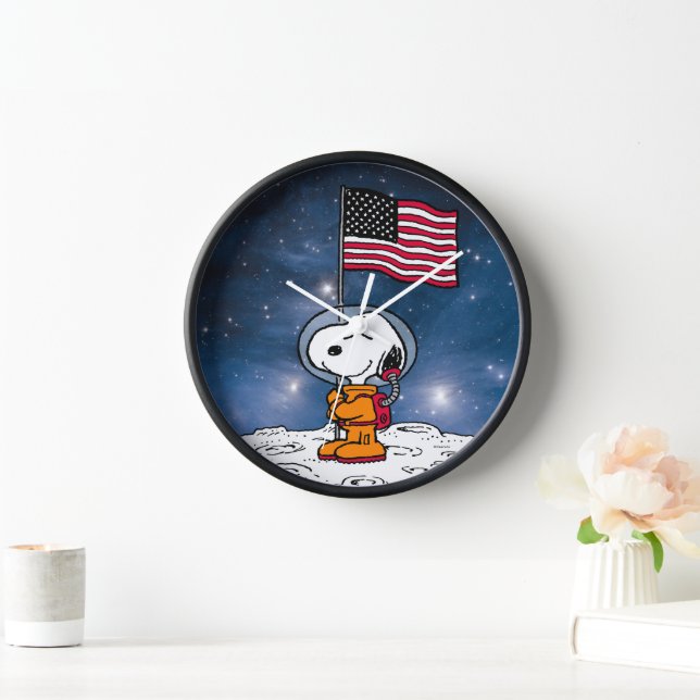PLATZ | Snoopy mit Flaggenastronaut Uhr (Zuhause)