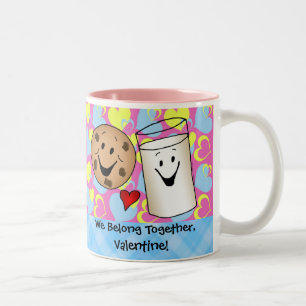 Plätzchen und Milch-Valentinsgruß Zweifarbige Tasse