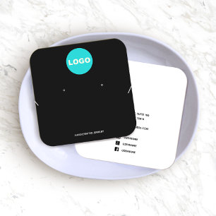 Platzierung der Logokombination Schwarzer Ohrring