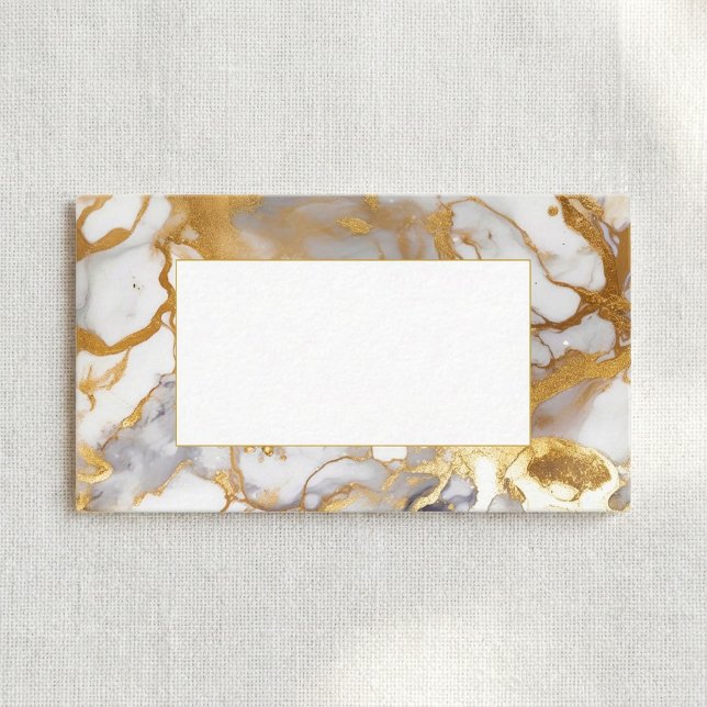 Platzkarte für Hochzeitsgäste aus weißem und goldg (White and gold marble wedding guest place card.)