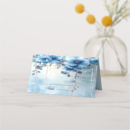 Platzkarte mit blauen Blumen und Perlen