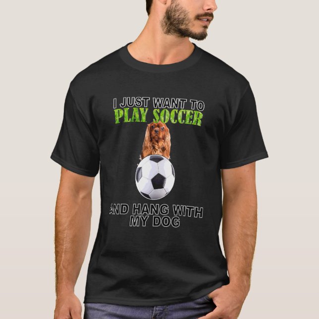 Play Soccer Hang W Dog Cavalier King Charles Brown T-Shirt (Vorderseite)