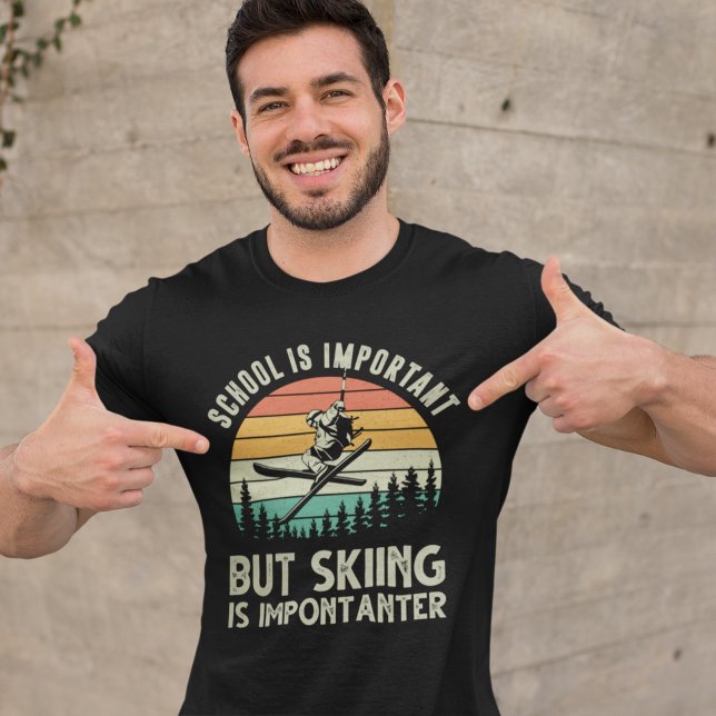 Playera School is Important But Skiing is importan T-Shirt (Von Creator hochgeladen)
