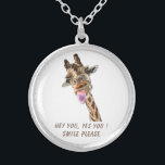 Playful Giraffe Necklace Smile - Benutzerdefiniert Versilberte Kette<br><div class="desc">Funny Necklaces mit Giraffe Tongue Out und spielerischer Wink Cartoon Zeichnend Lächeltextnekklace - Anpassbar - oder Wählen / Fügen Sie Ihren einzigartigen Text / Schriftart / Farbe - Make Your Special Necklace Gift - Vergrössern und verschieben oder entfernen und hinzufügen / Bild mit Anpassungs-Tool ! - Zeichn und Design von...</div>