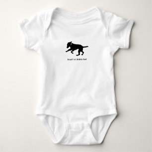 Playful schwarzer Labrador des Bio Bodysuits des