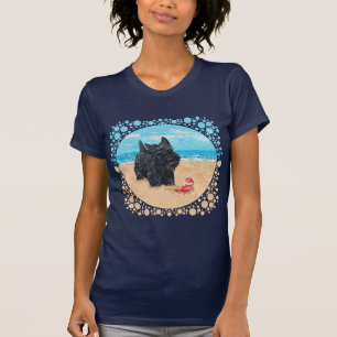 Playful Scottish Terrier am Strand T-Shirt