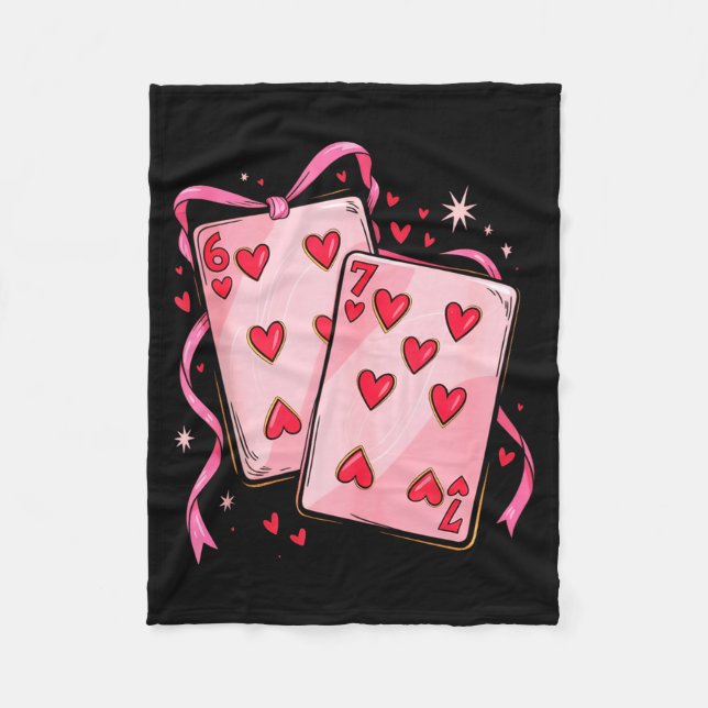 Playing Cards 6 7 Of Hearts 67 Six Seven Bow Valen Fleecedecke (Vorderseite)