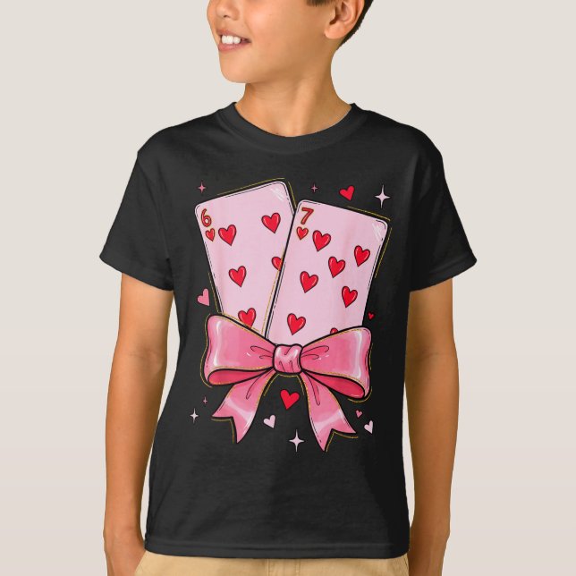 Playing Cards 6 7 Of Hearts 67 Six Seven Meme Bow  T-Shirt (Vorderseite)