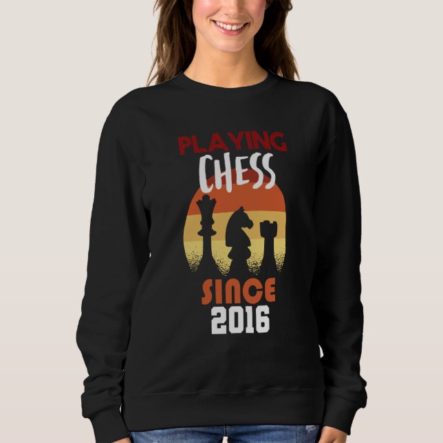 Playing chess since 2016 sweatshirt (Vorderseite)