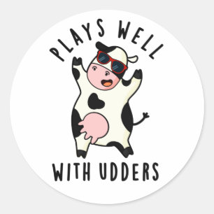 Plays gut mit Udders Funny Cow Puff Runder Aufkleber