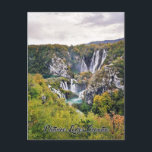 Plitvice Seen, Kroatien - Nationalpark Postkarte<br><div class="desc">Liebe aus Plitvicer Seen,  Kroatien! Gut zu wissen: Die Plitvicer Seen sind der älteste und größte Nationalpark der Republik Kroatien. 1979 wurde der Nationalpark der Plitvicer Seen auf der Liste des UNESCO-Weltkulturerbes aufgenommen,  dank seiner außergewöhnlichen und malerischen Reihe von Tuffseen,  Höhlen,  die durch Wasserfälle miteinander verbunden sind.</div>