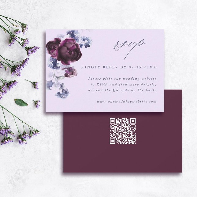 Plum Lila & Indigo Blue Elegant Floral QR Code RSVP Karte (Front & Back)