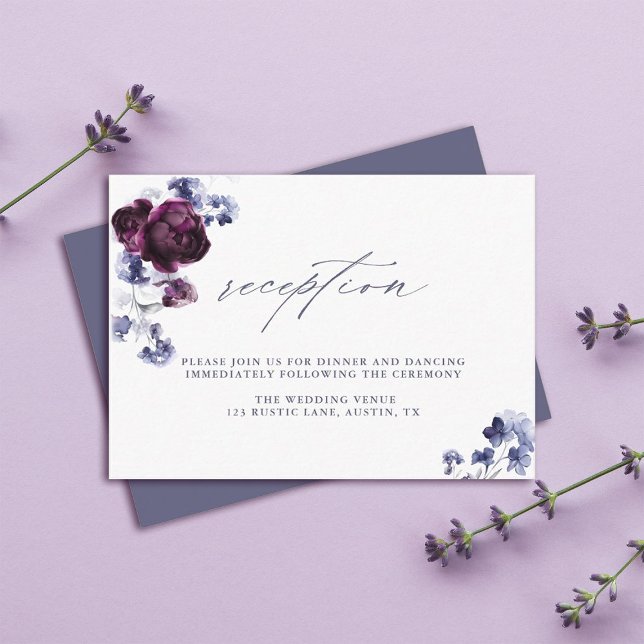 Plum Lila & Indigo Blue Floral Hochzeitsempfang Begleitkarte (Von Creator hochgeladen)