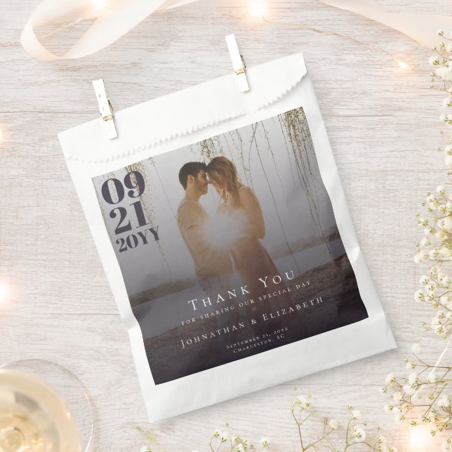 Plum Lila Minimalistische fette Art Foto Hochzeit Geschenktütchen (Ausgeschnitten)