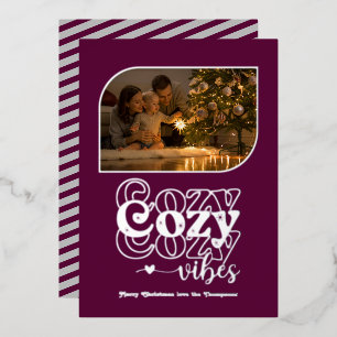 Plum & Silver Cosy Vibes Retro Weihnachtsfest Foto Folien Feiertagskarte