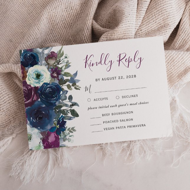 Plum Watercolor Floral Navy Blue Wedding RSVP Karte (Von Creator hochgeladen)