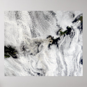 Plume aus dem Okmok-Vulkan, den Aleusianinseln Poster