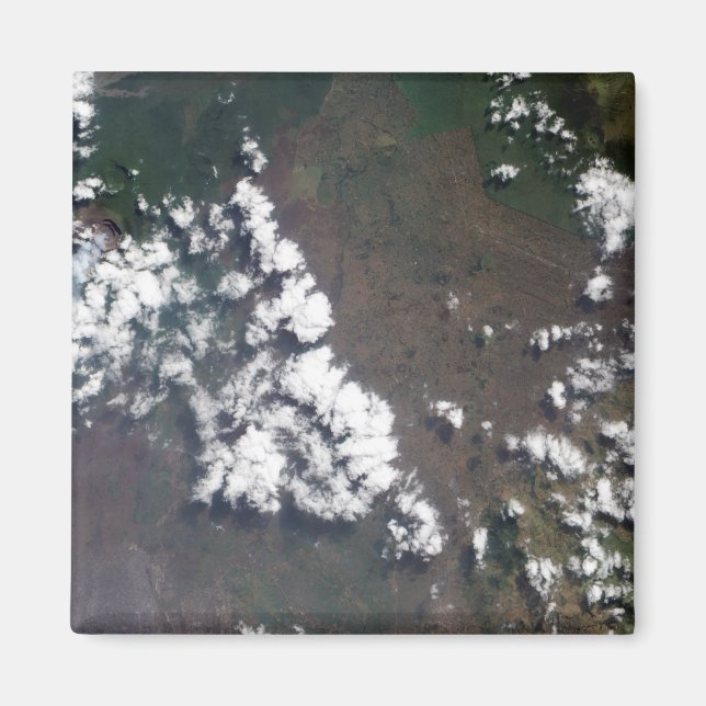 Plume erhebt sich aus dem Vulkan Nyiragongo in der Magnet (Vorne)