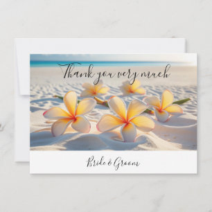 Plumeria Blume auf Sand danke Karte
