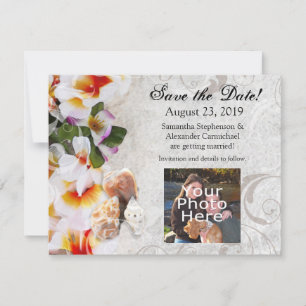 Plumeria Orchid Lei Save the Date in Sand Foto