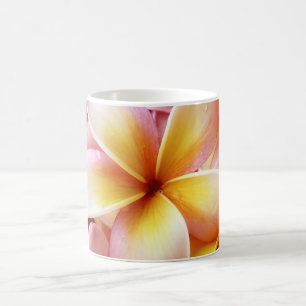 Plumeriafrangipani-Hawaii-Blumen-Blumen-Schablone Kaffeetasse