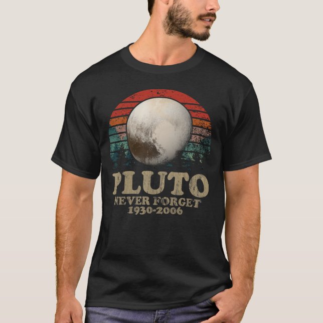 Pluto Never Forget T-Shirt (Vorderseite)