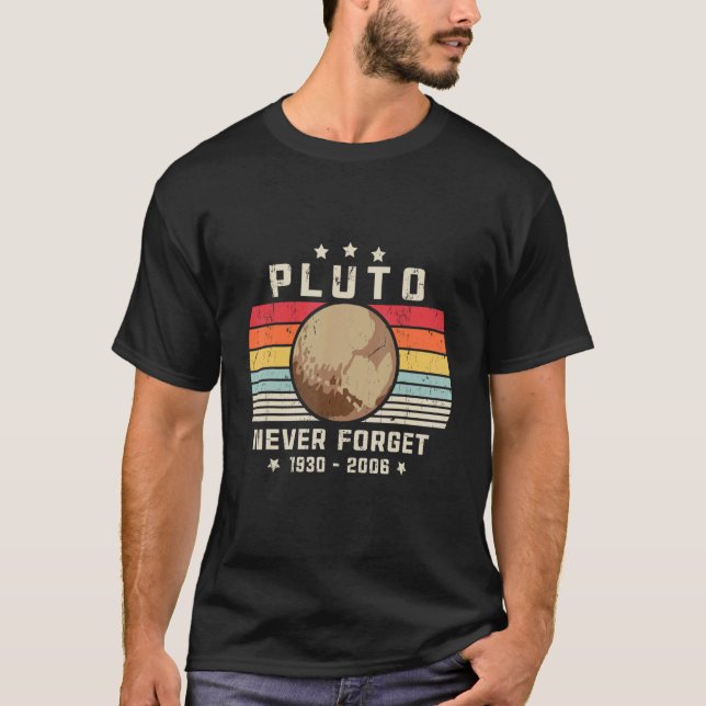Pluto Vergiss die Retro-Weltraumwissenschaft nie T-Shirt (Vorderseite)