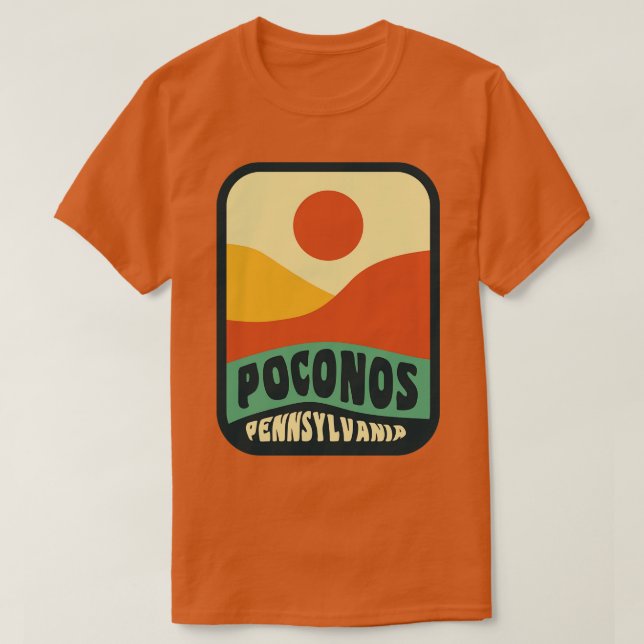 Pocono Mountains Pennsylvania Retro Sunset Abzeich T-Shirt (Design vorne)