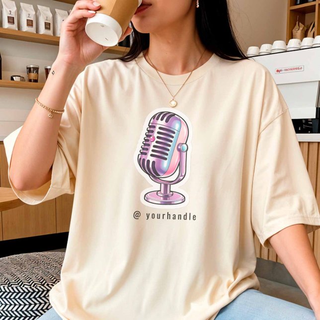 Podcast Mic + Ihr Name für Social Media T-Shirt (Von Creator hochgeladen)