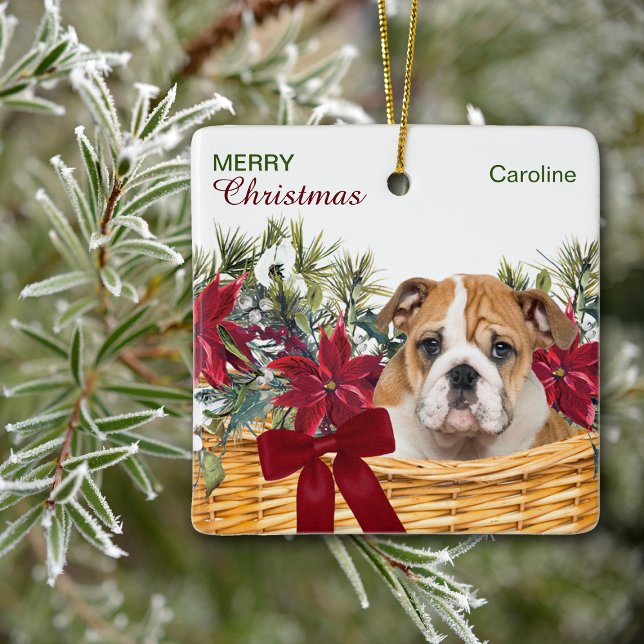 Poinsettia Bulldog Welpe Christmas Basket Keramikornament (Von Creator hochgeladen)