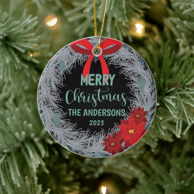 Poinsettia Weihnachtskranz Familienname und Jahr Keramik Ornament (Baum)