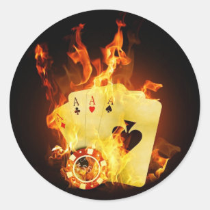 Poker-Chip-Karten auf Feuer Runder Aufkleber